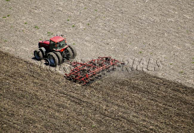 Spring Fieldwork Iowa farming contours